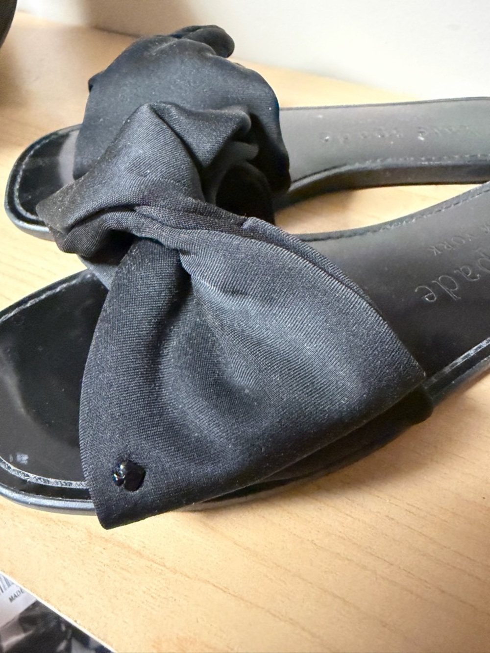 Kate Spade Black Bikini Bow Sandals sz 8 EUC slides minimalist